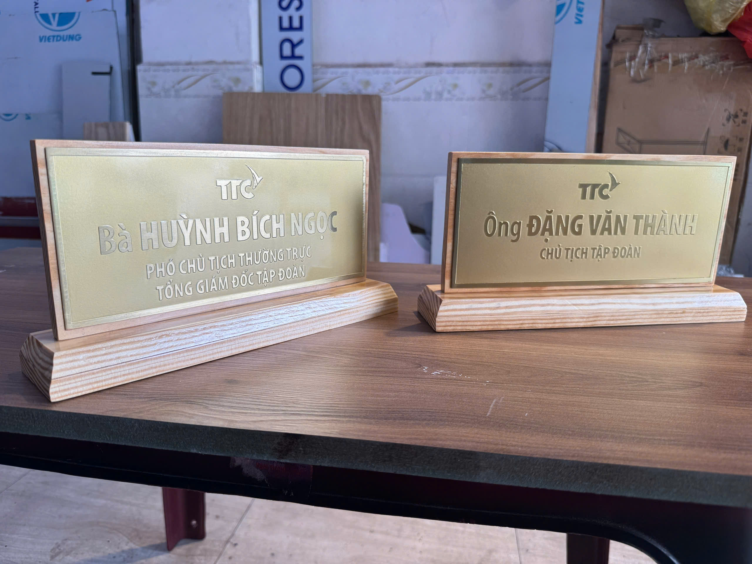 Bảng tên chức danh để bàn - ảnh 2