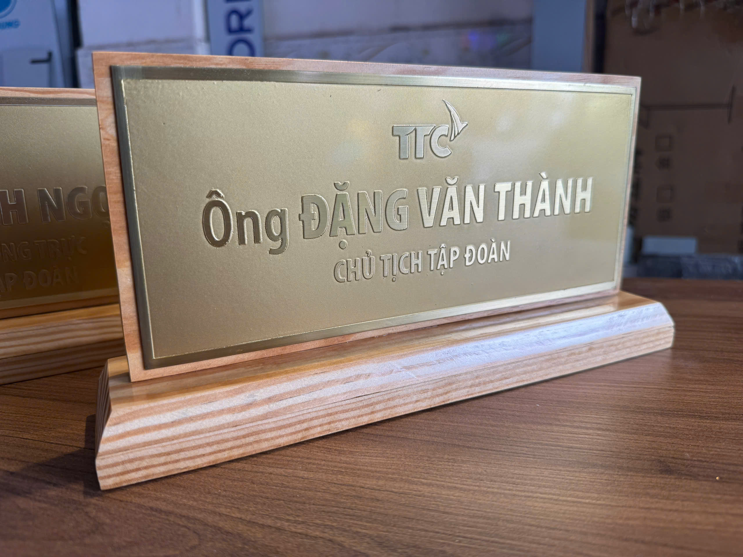 Bảng tên chức danh để bàn - ảnh 3